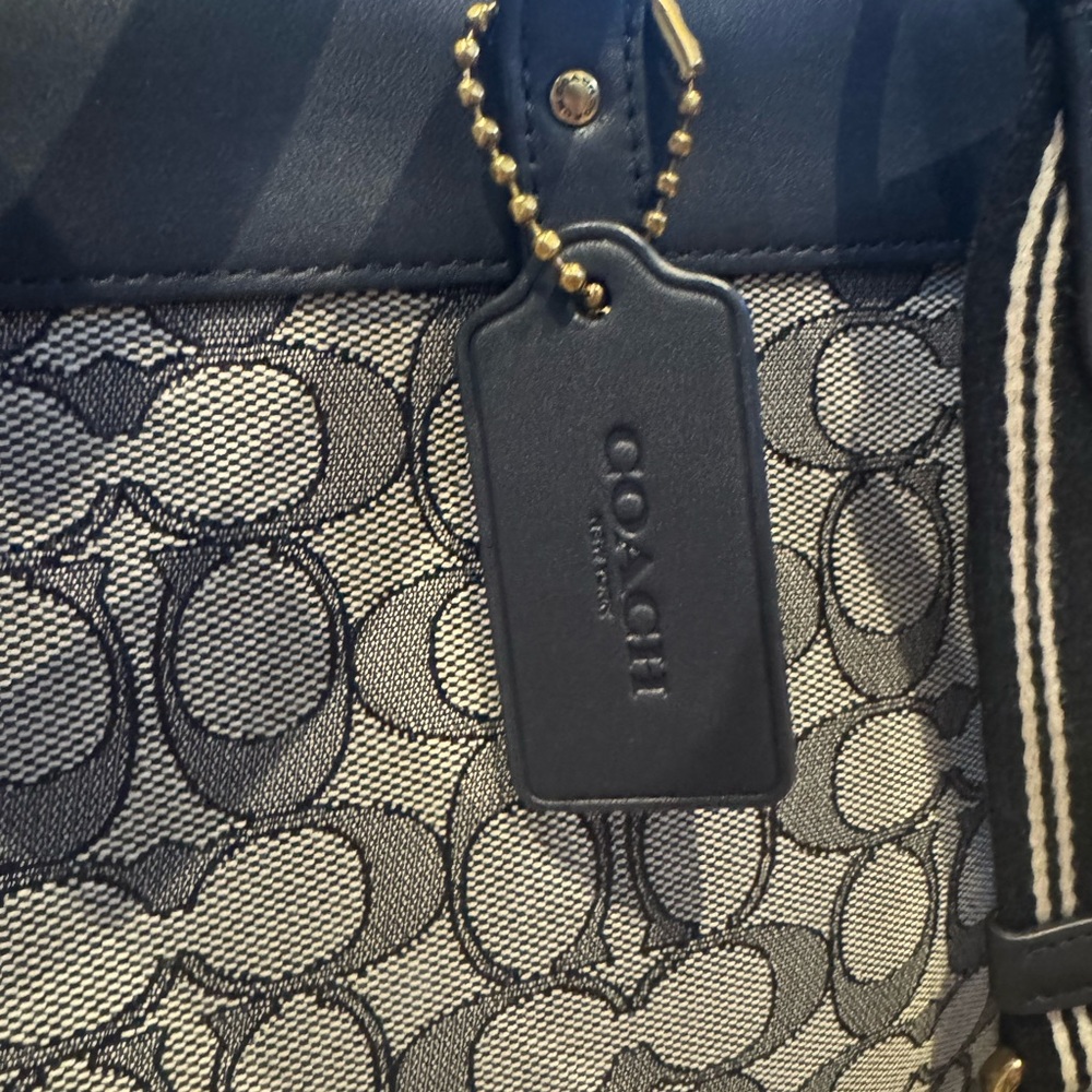 Coach Field Tote 30 - Picture 7 of 11